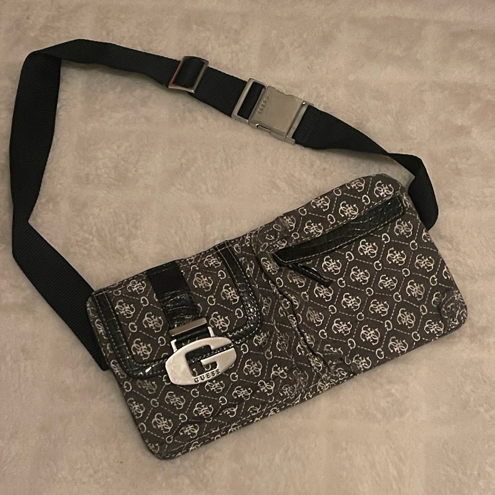 💫Guess💫 Y2K crossbody bag - Picture 2 of 7